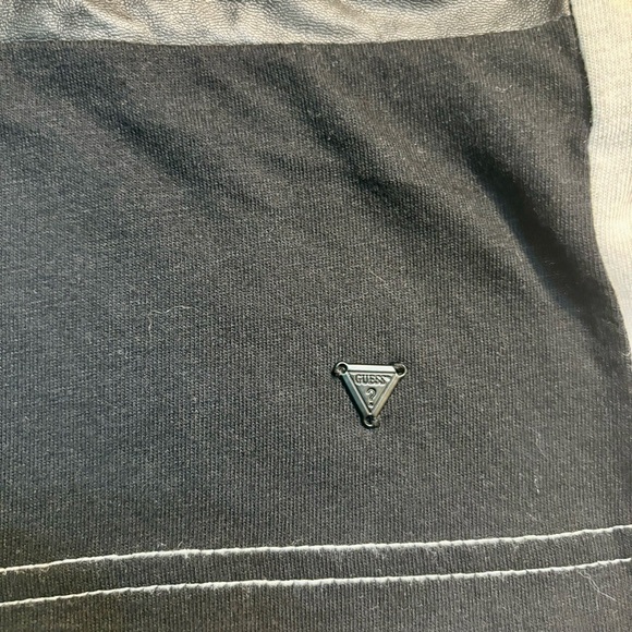 Guess Men’s Shirt Medium White Black Grey ColorBlock Short Sleeves V-Neck Y2K - Picture 9 of 10